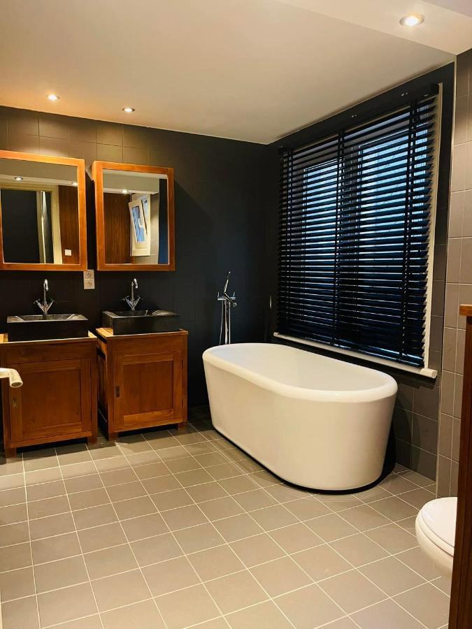O-Sea House: Herenwoning In Belle Epoque Wijk Te Oostende Екстер'єр фото